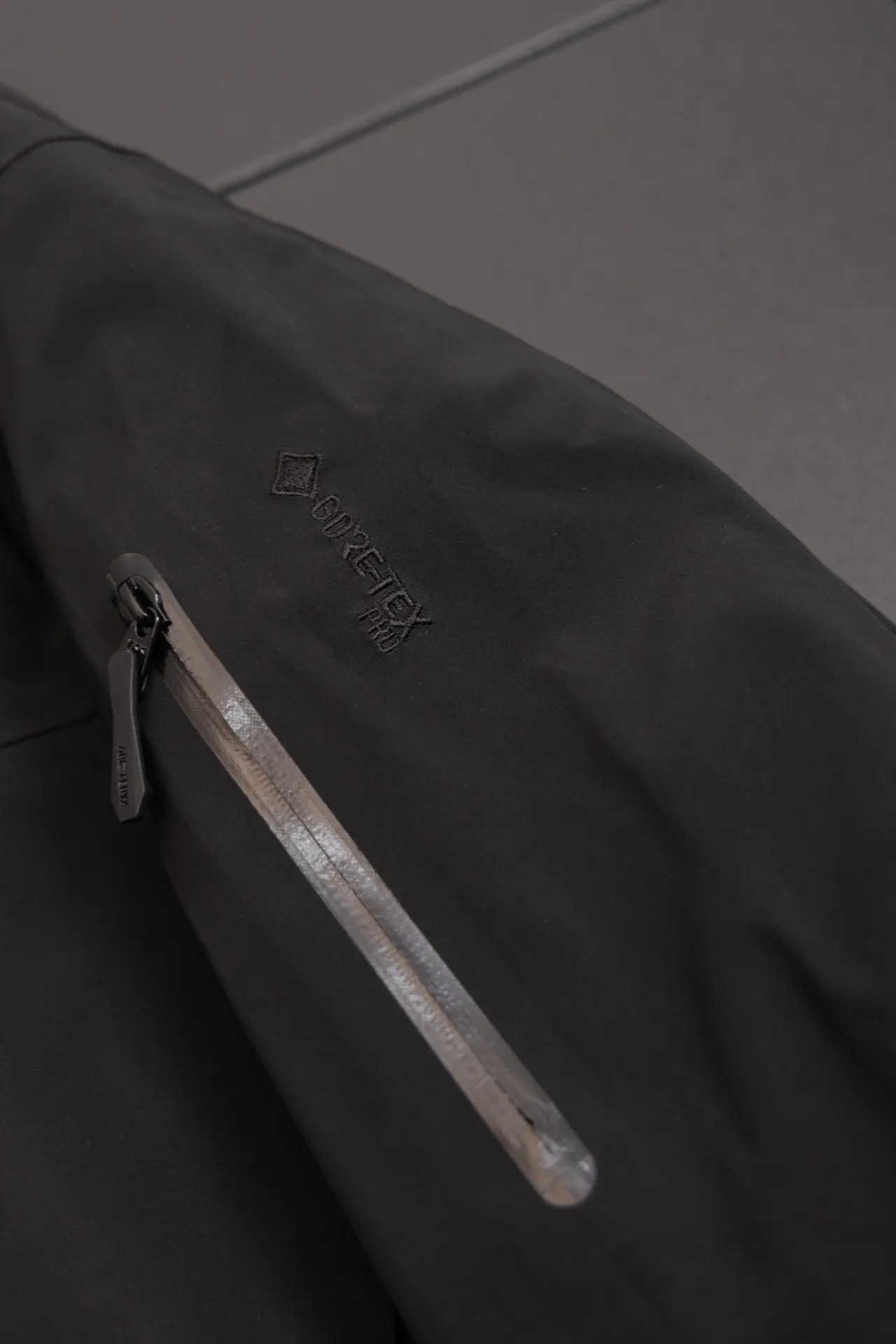 Quality ARC'TERYX SV Arcteryx Alpha SV GTX Same Style S XXL Premium ～ ！ ， 。 Recco ， ， ！ Authentic Gore-Tex ： 100% ＋ ＋20d ( )＋ Authentic ！ ！ ～ ， 。 。 ， ， ， 。 ， Quality 。 😊 Quality ！ Size：S/M/L/XL/XXL ： 81 83 86 88 90 ：117 122 128 132 136 ： 59 61 64 66 68 ： 53 55 58 60 62 S 80-120 M 110-150 L 140-170 XL 160 XXL 180 os ～